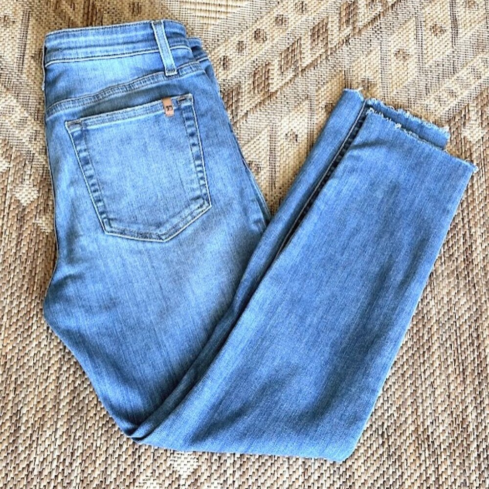 Joe's Jean High Rise Skinny Frayed Raw Hem Savannah Medium Wash Size 28